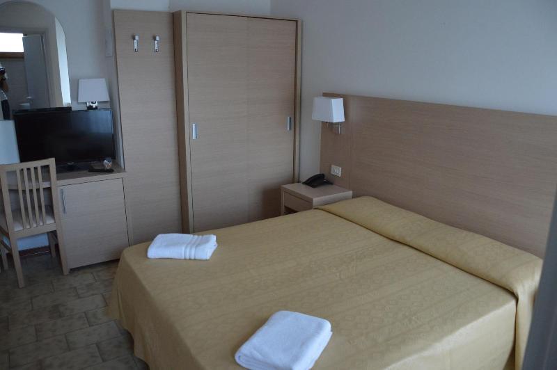 Hotel Caesar 페자로 외부 사진