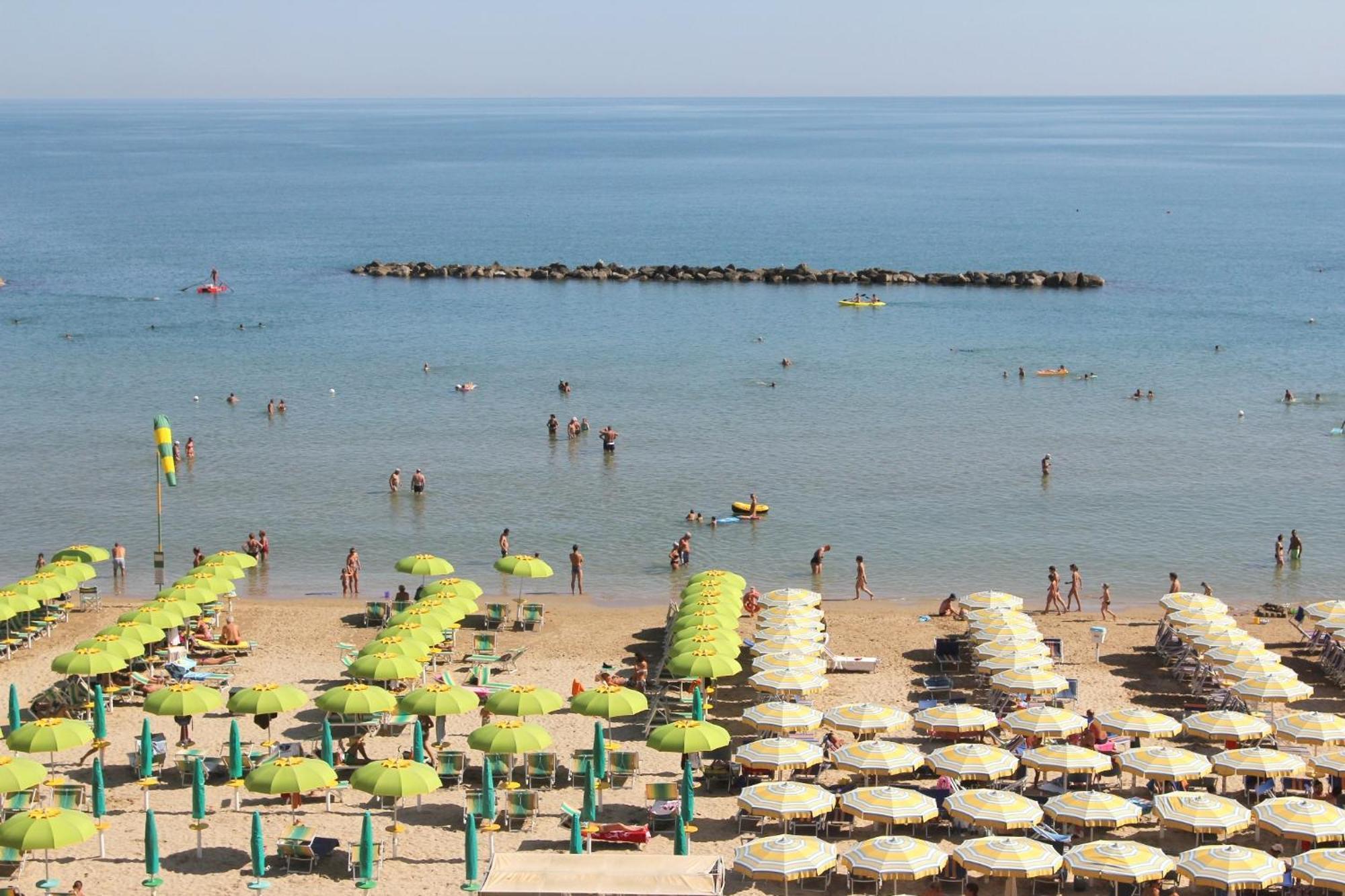 Hotel Caesar 페자로 외부 사진