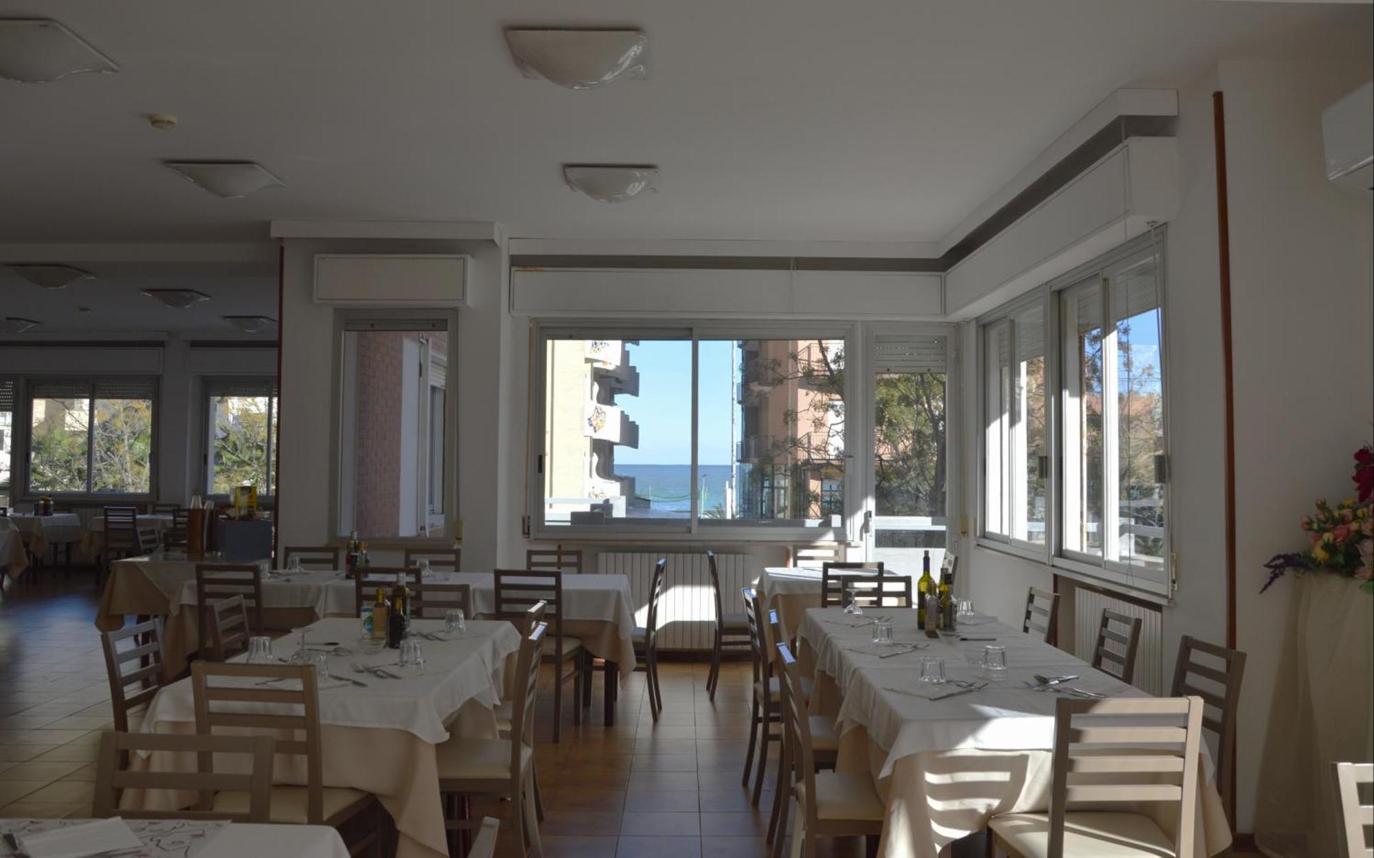 Hotel Caesar 페자로 외부 사진
