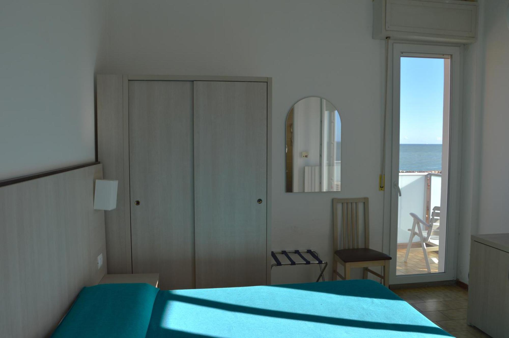 Hotel Caesar 페자로 외부 사진